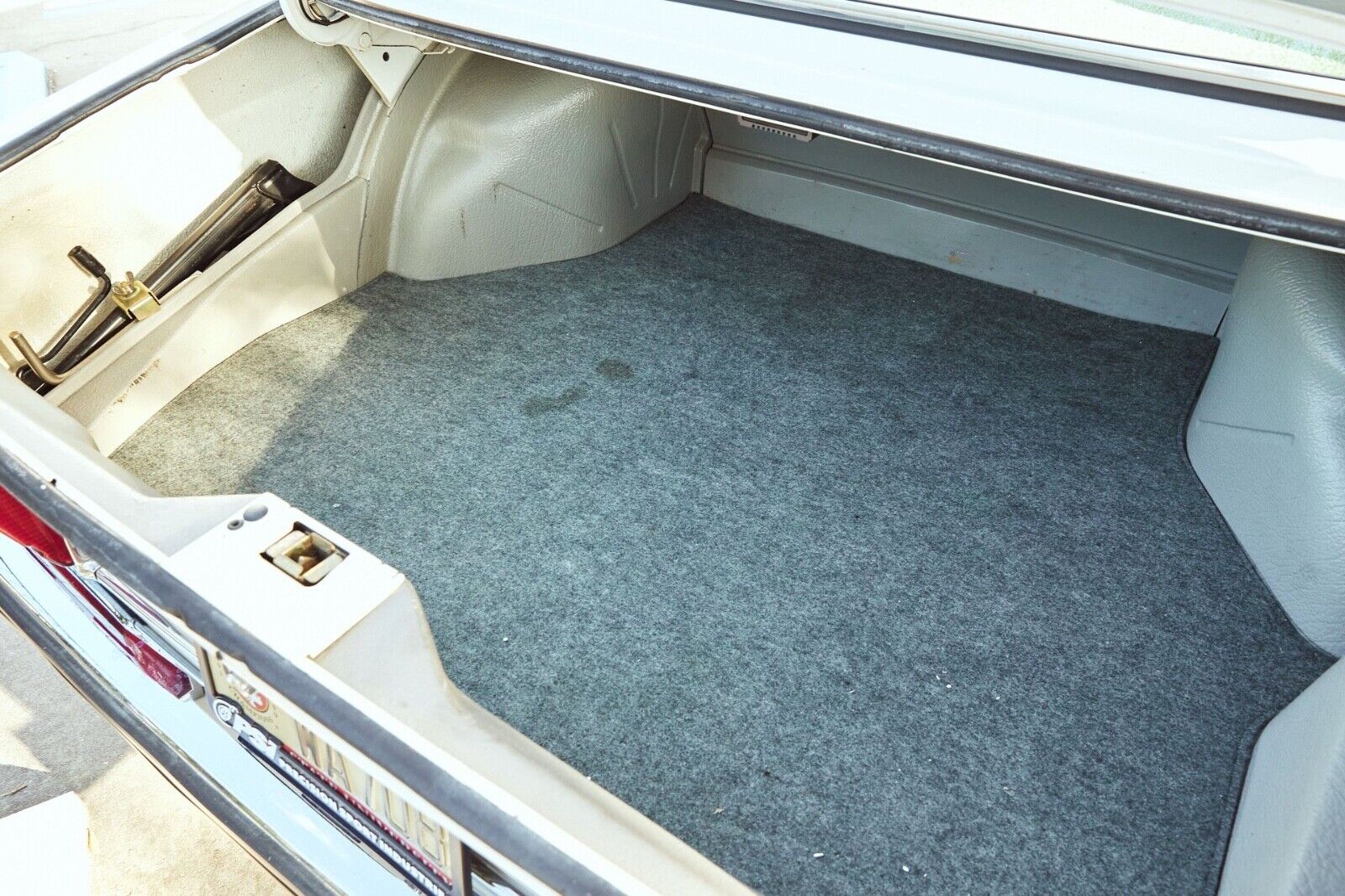 BMW-5-Series-1980-Sedan-21