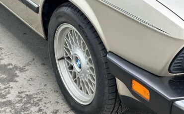 BMW-5-Series-1985-Sedan-14