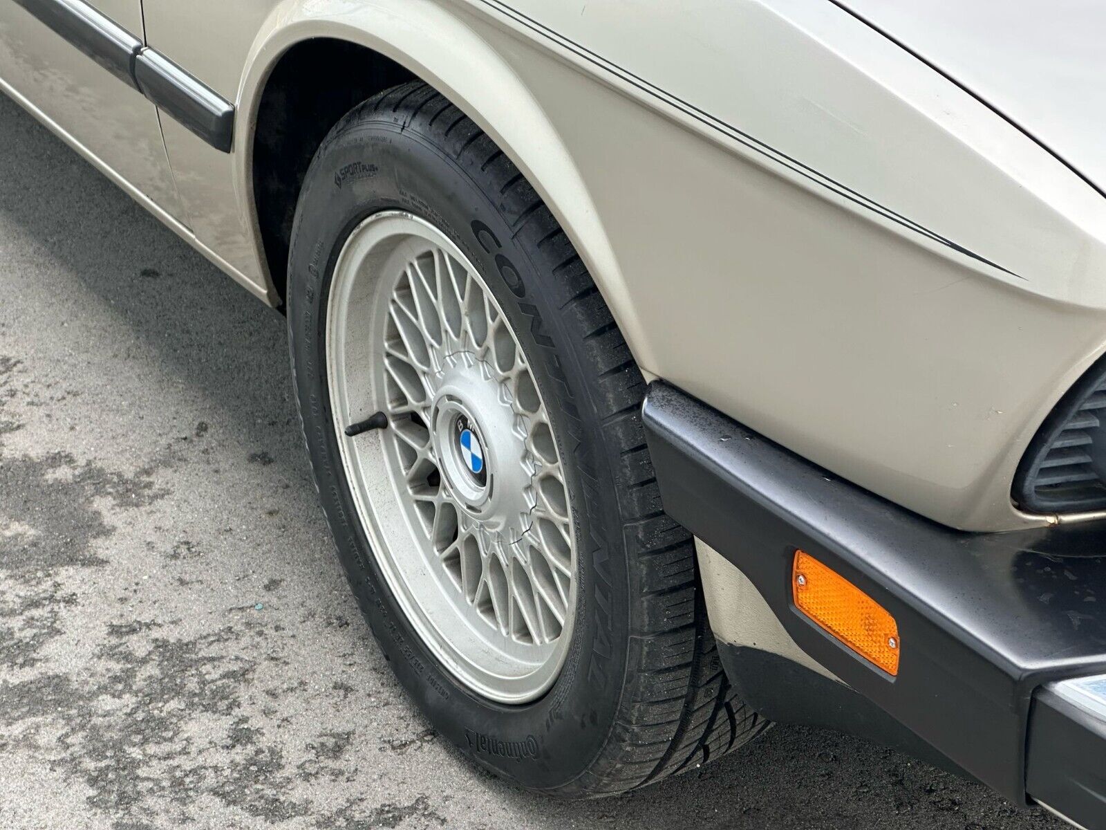 BMW-5-Series-1985-Sedan-14