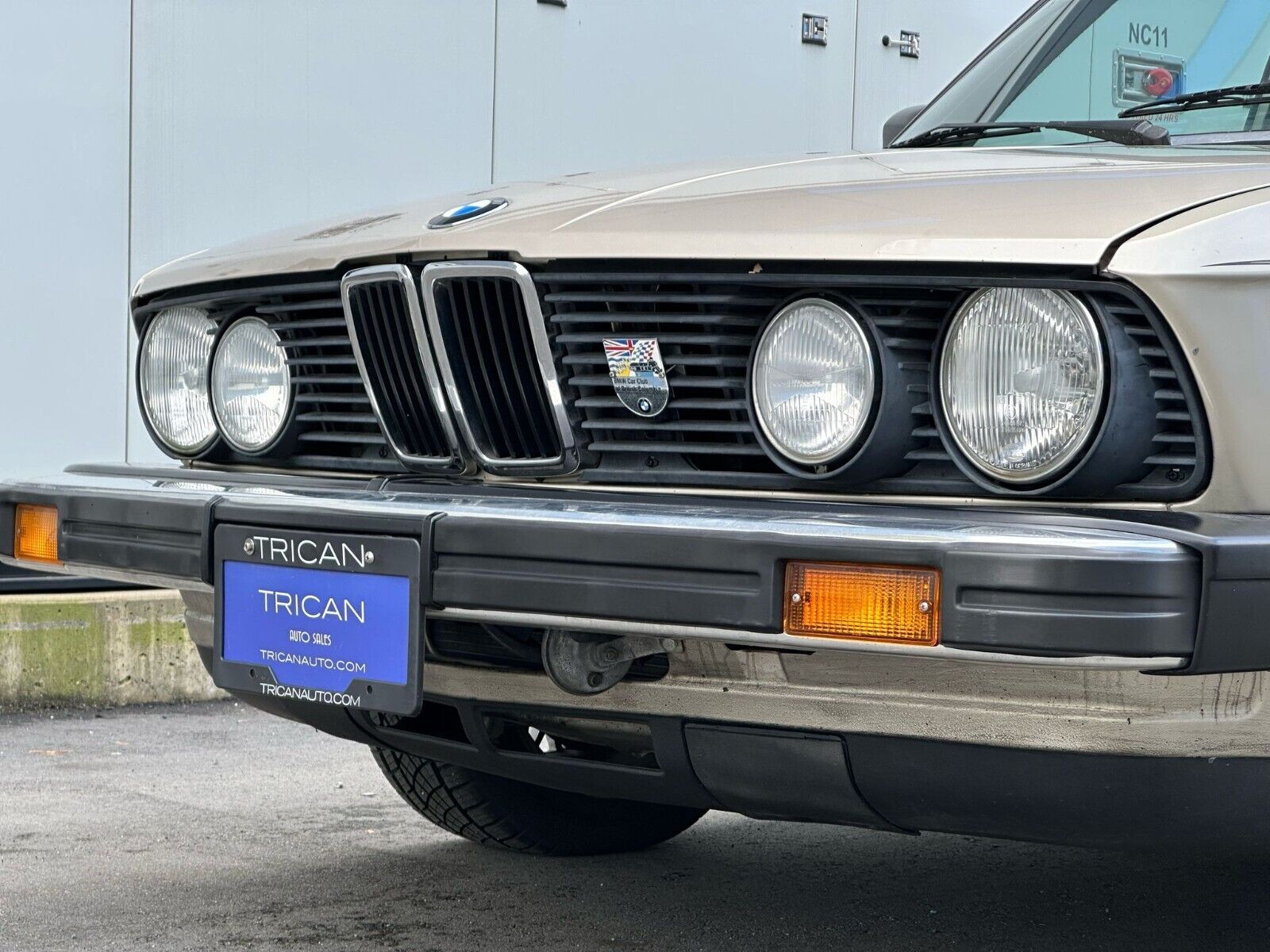 BMW-5-Series-1985-Sedan-16