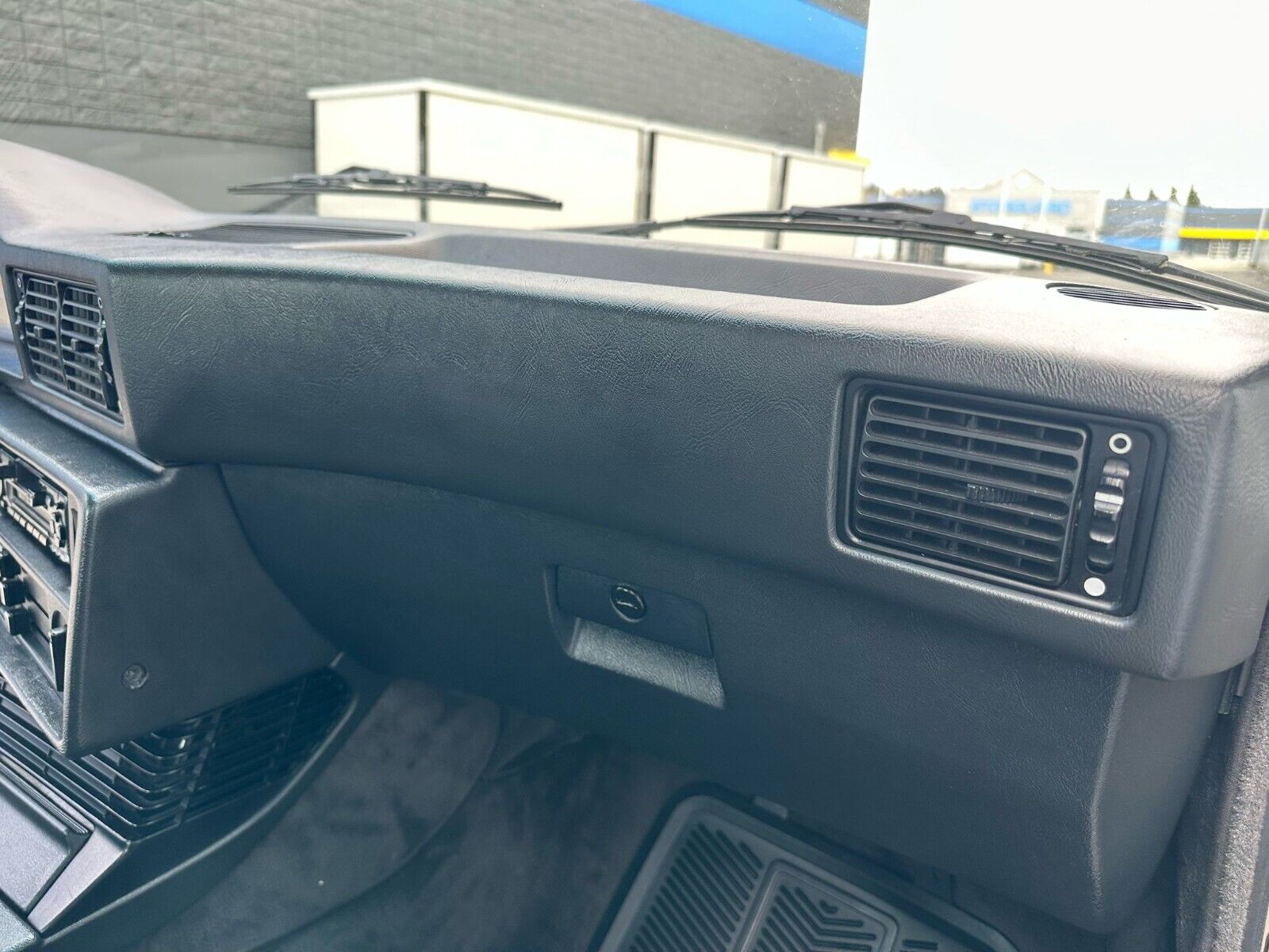 BMW-5-Series-1985-Sedan-19