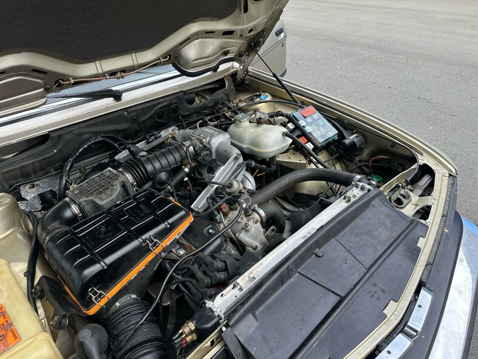 BMW-5-Series-1985-Sedan-20