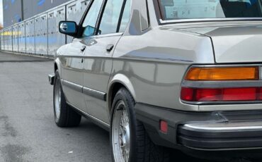 BMW-5-Series-1985-Sedan-7