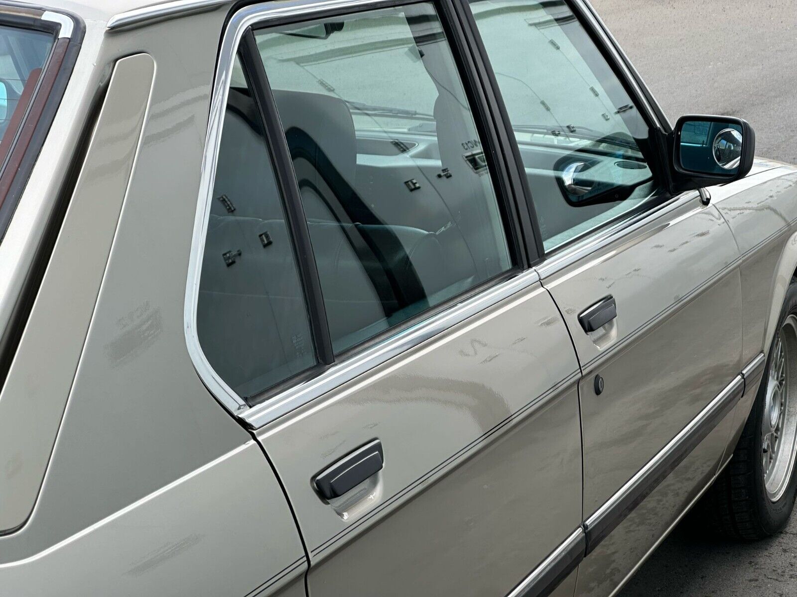 BMW-5-Series-1985-Sedan-9