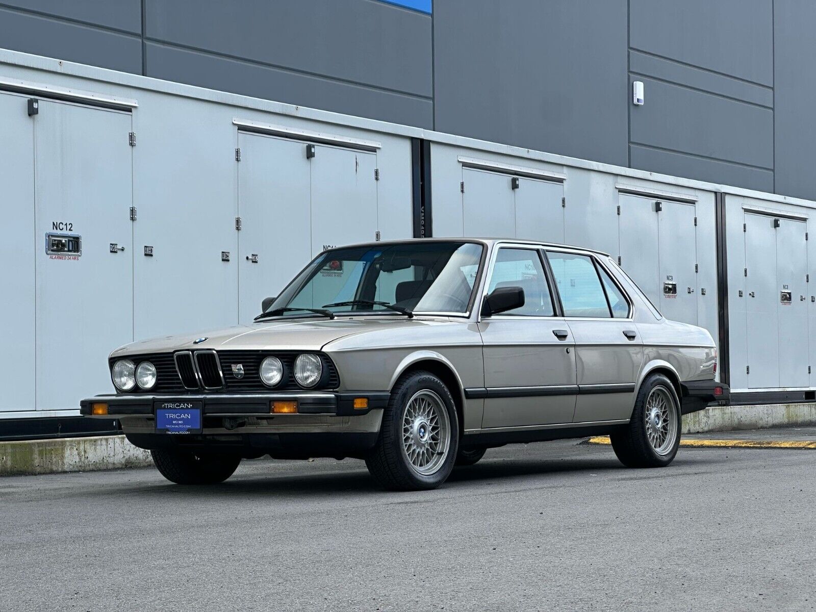 BMW-5-Series-1985-Sedan