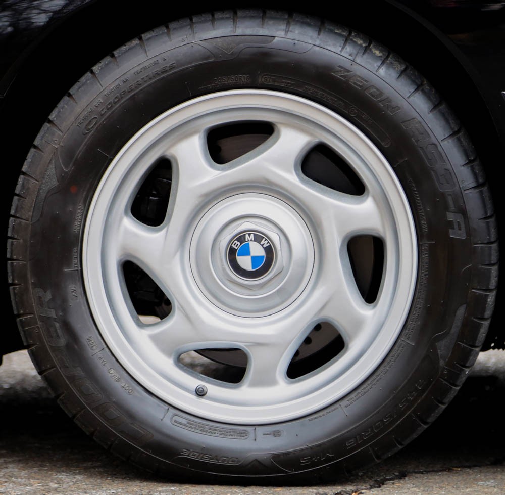 BMW-8-Series-1993-Coupe-13