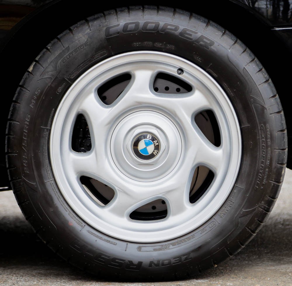 BMW-8-Series-1993-Coupe-14