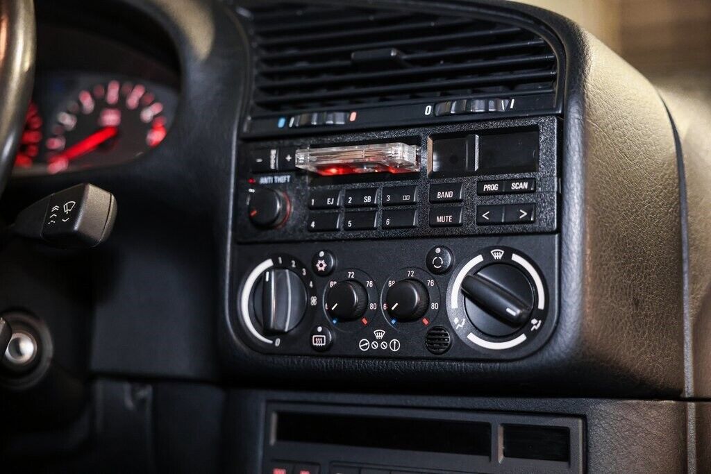 BMW-M3-1995-2D-Coupe-28