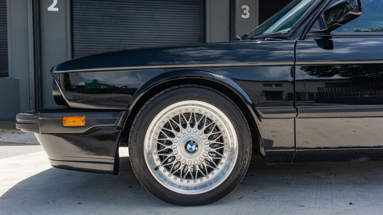 BMW-M5-1988-Sedan-1