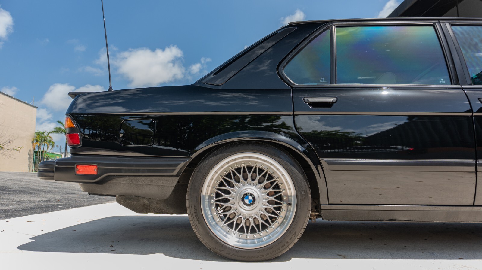 BMW-M5-1988-Sedan-10