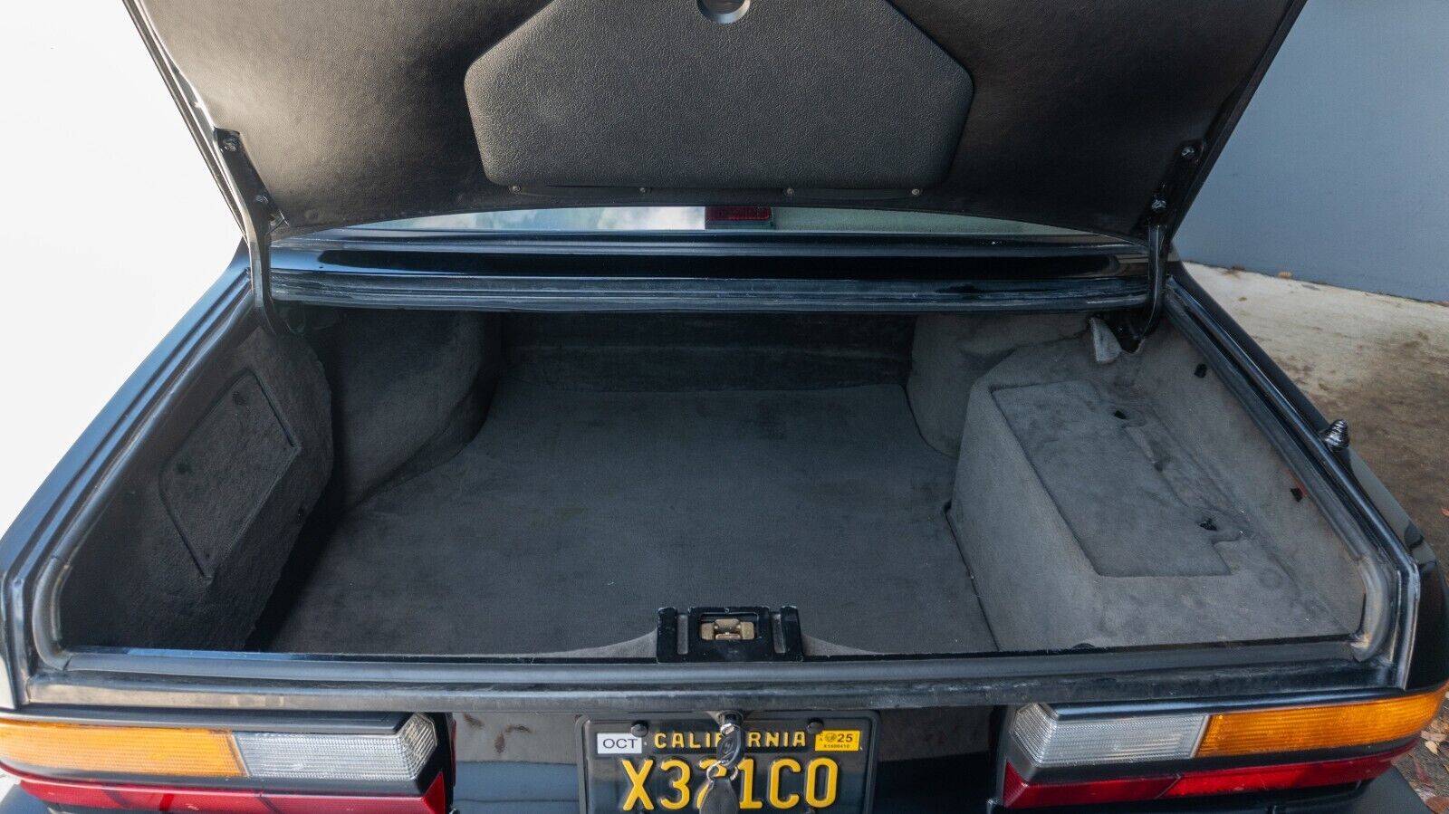 BMW-M5-1988-Sedan-18