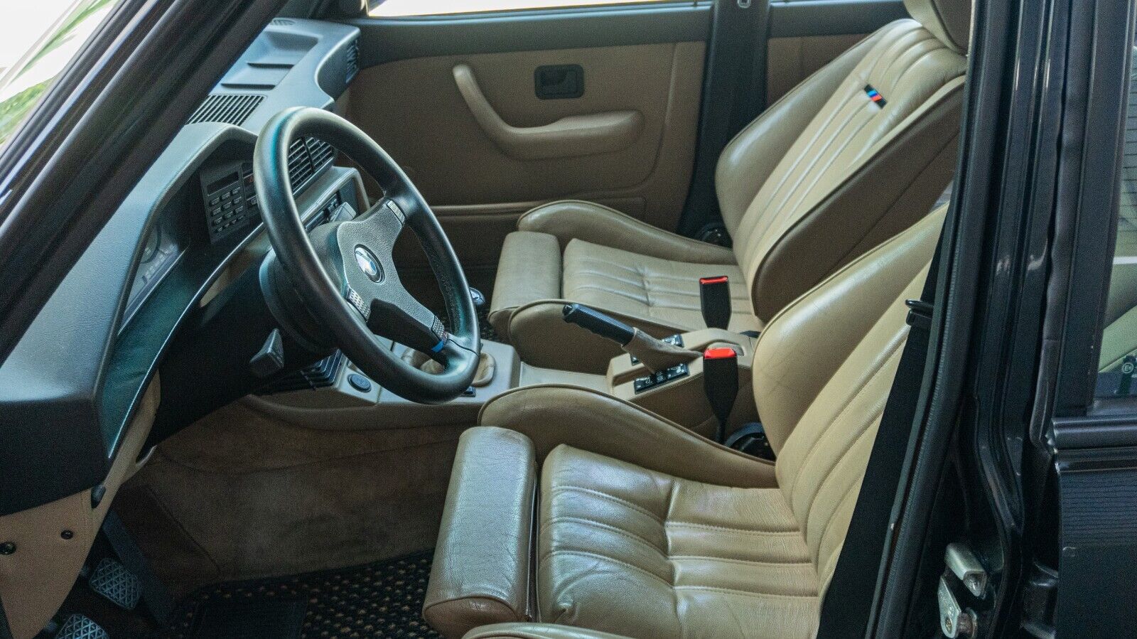 BMW-M5-1988-Sedan-22