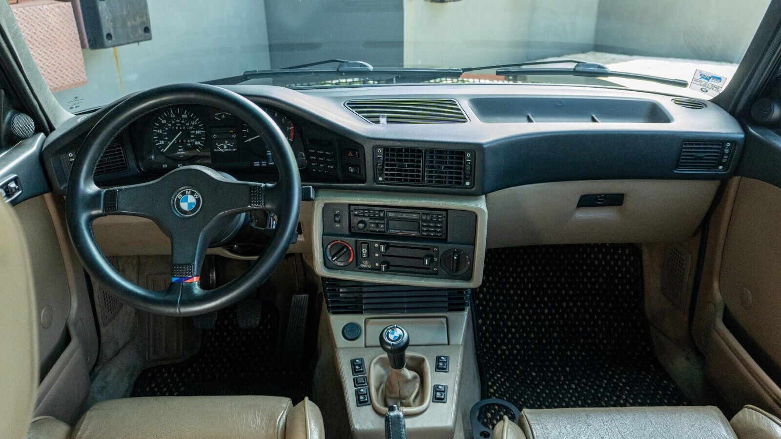 BMW-M5-1988-Sedan-24