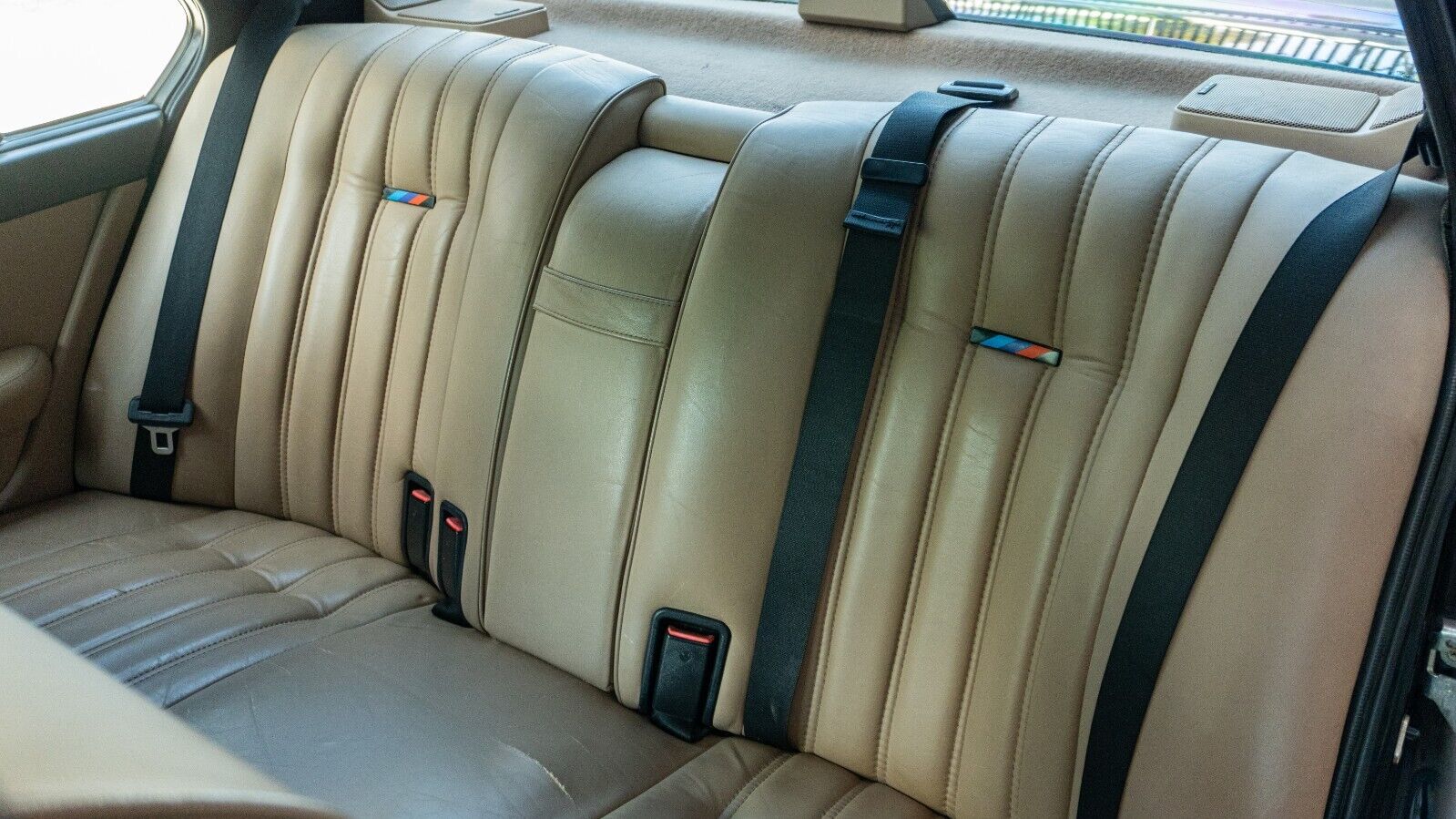 BMW-M5-1988-Sedan-25