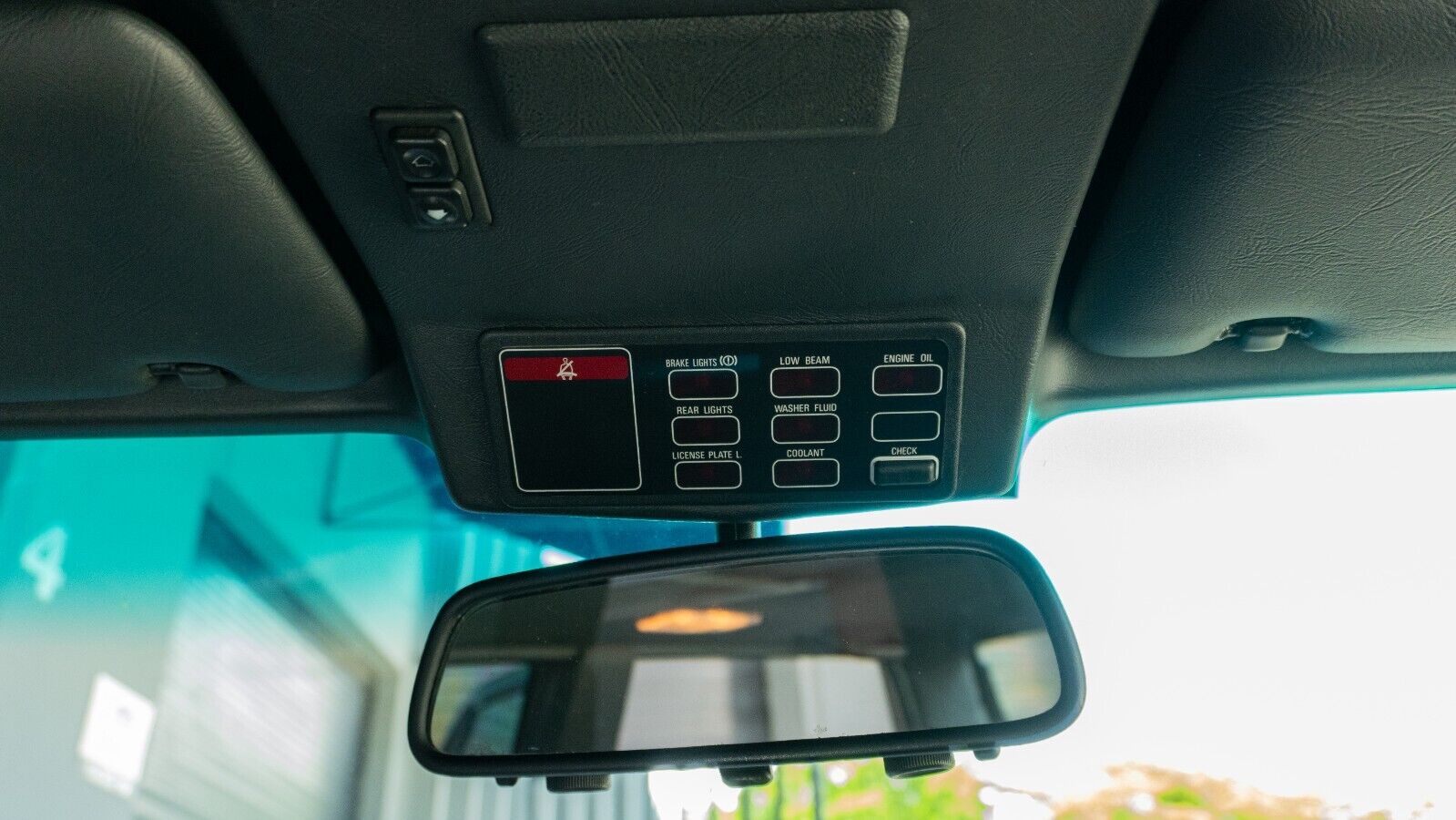 BMW-M5-1988-Sedan-27