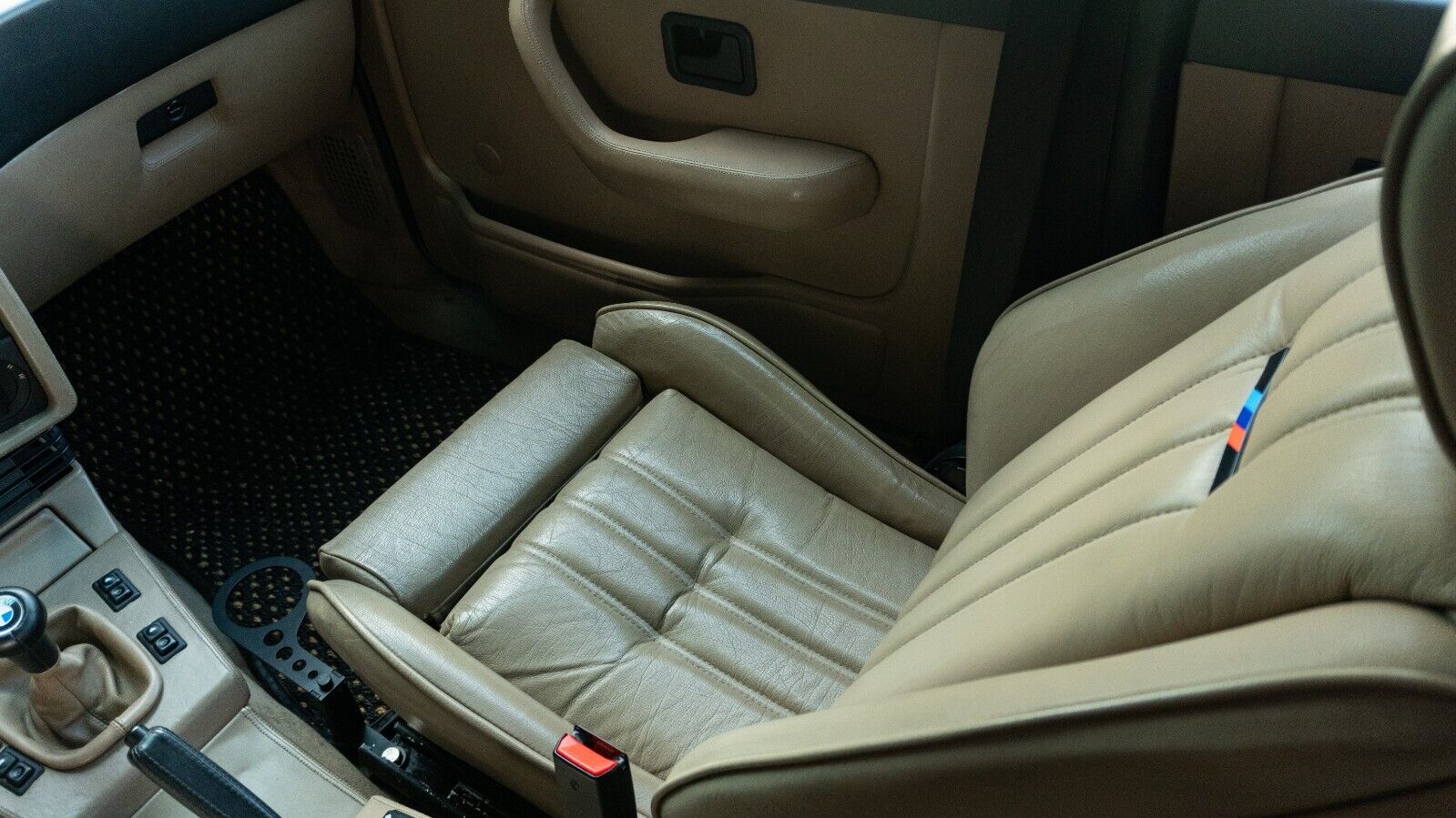 BMW-M5-1988-Sedan-29