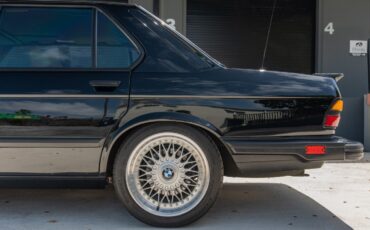 BMW-M5-1988-Sedan-3