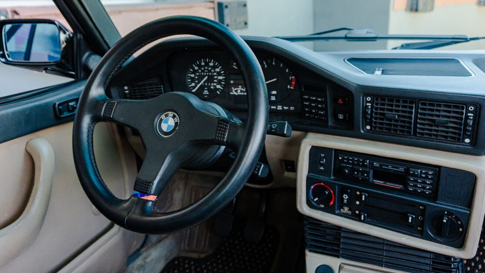 BMW-M5-1988-Sedan-32