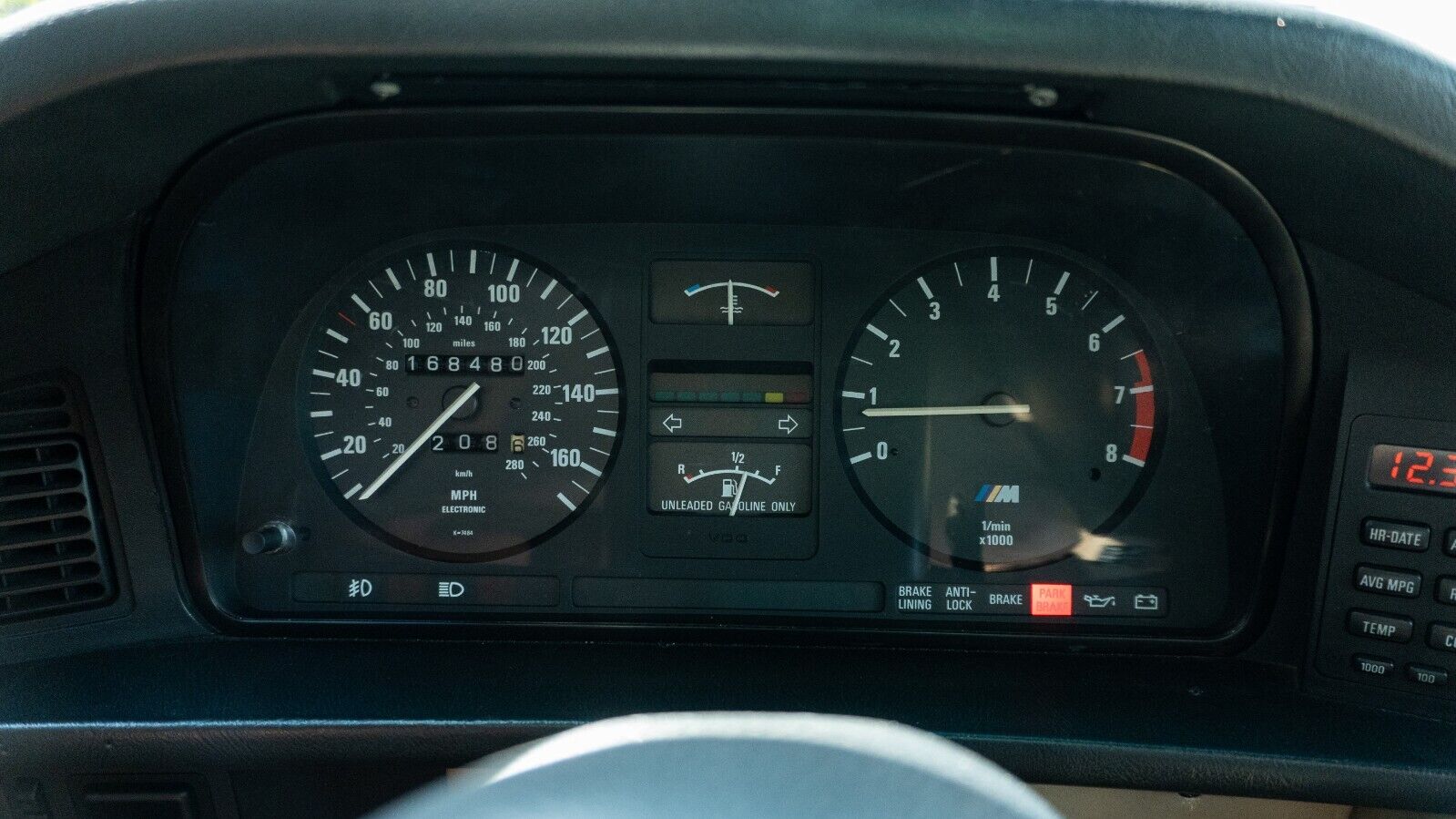BMW-M5-1988-Sedan-34