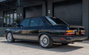 BMW-M5-1988-Sedan-5