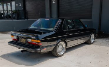 BMW-M5-1988-Sedan-9