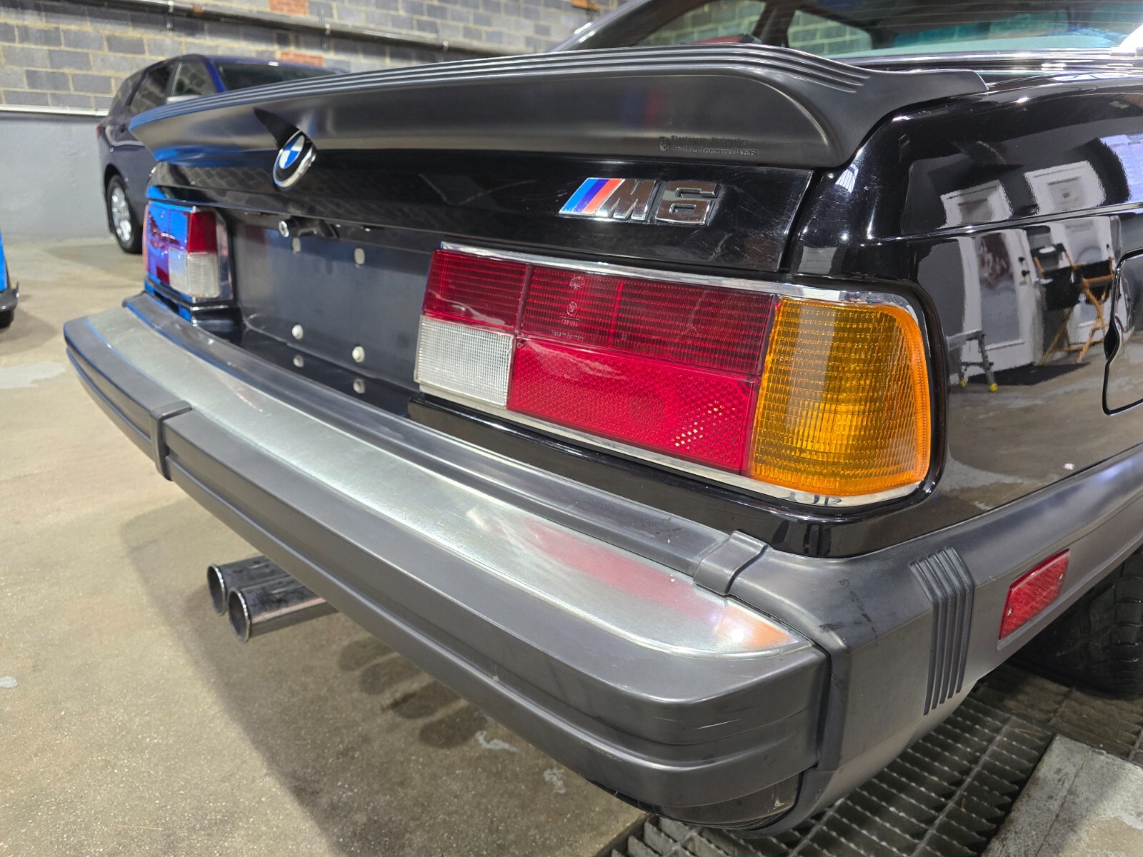 BMW-M6-1987-Coupe-15