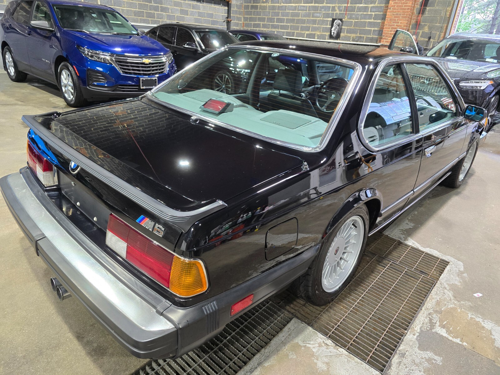 BMW-M6-1987-Coupe-17