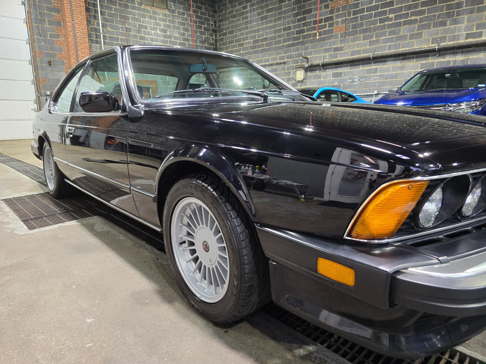 BMW-M6-1987-Coupe-22