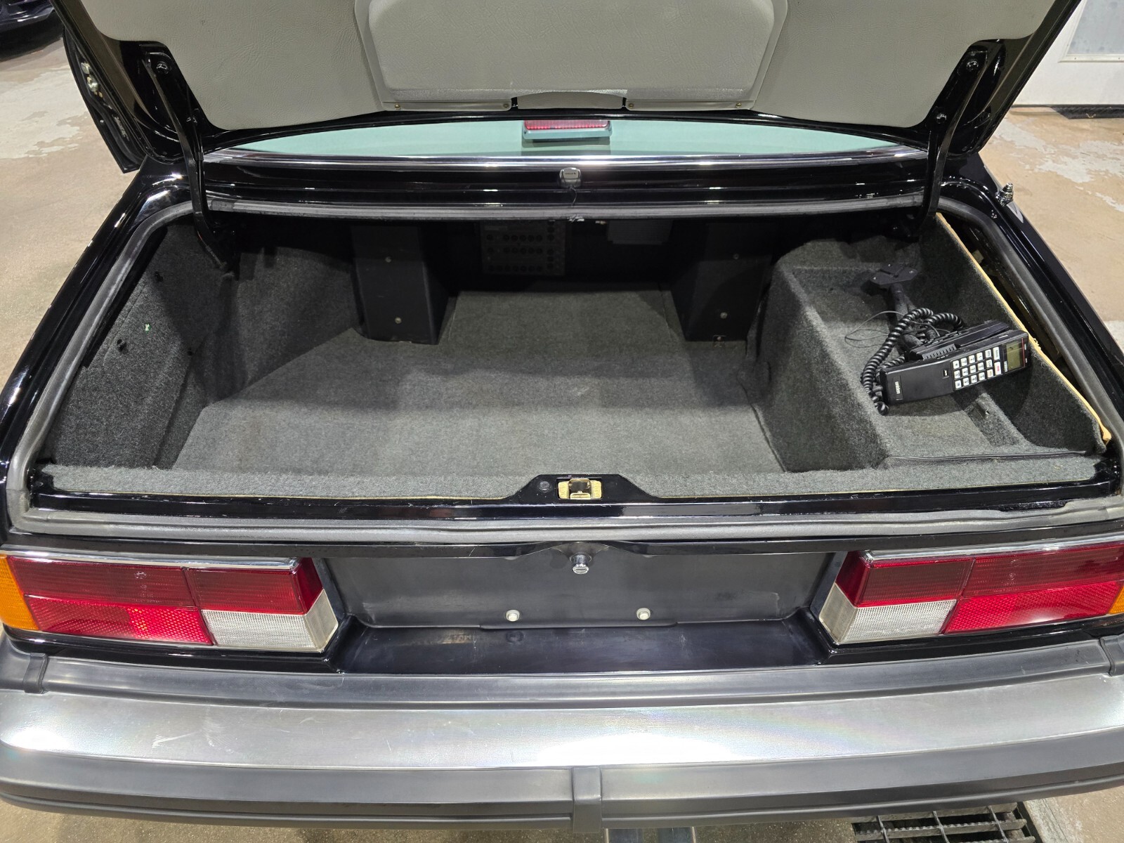 BMW-M6-1987-Coupe-38