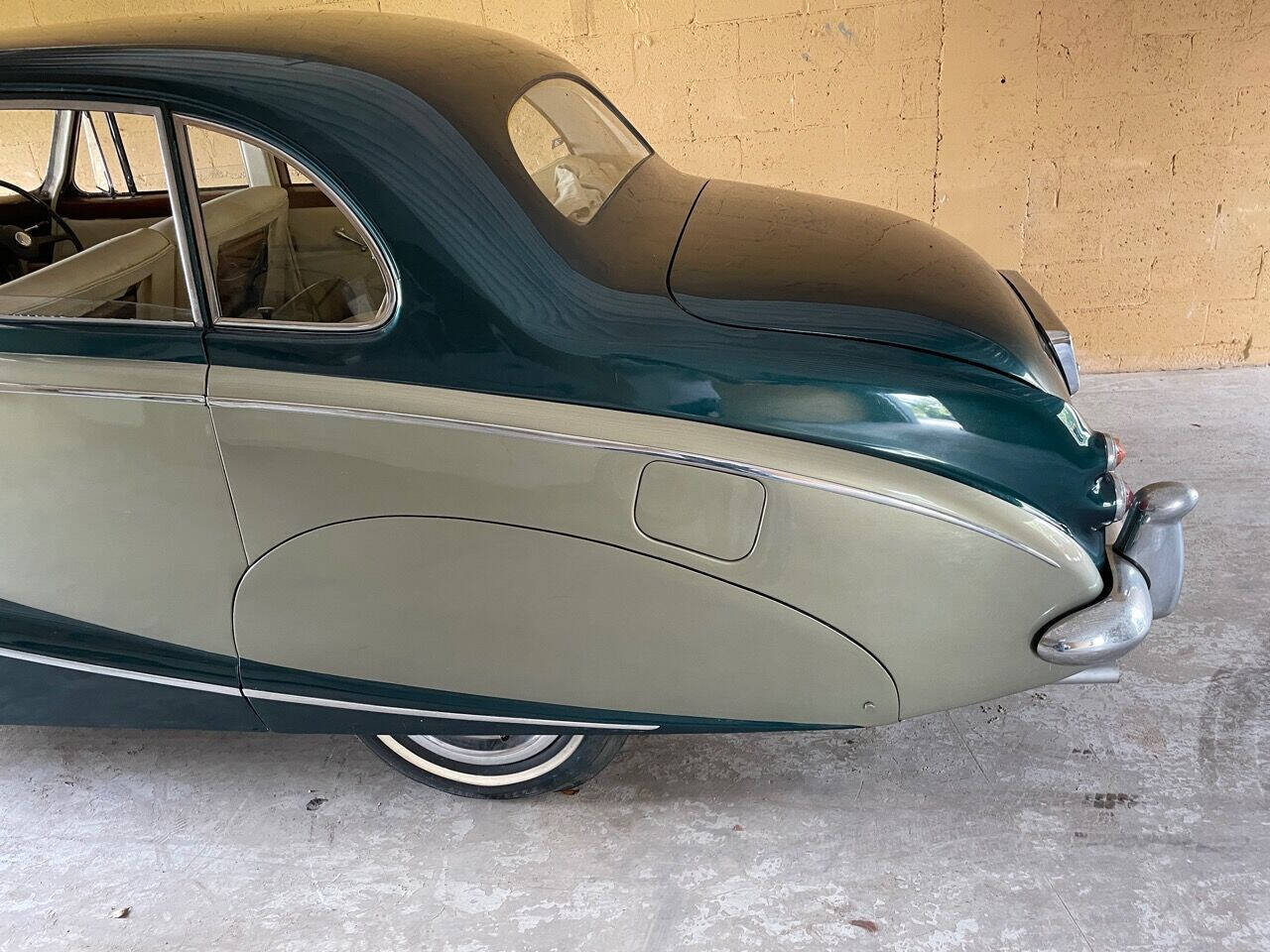Bentley-EMPRESS-BY-HOOPER-1956-Sedan-1
