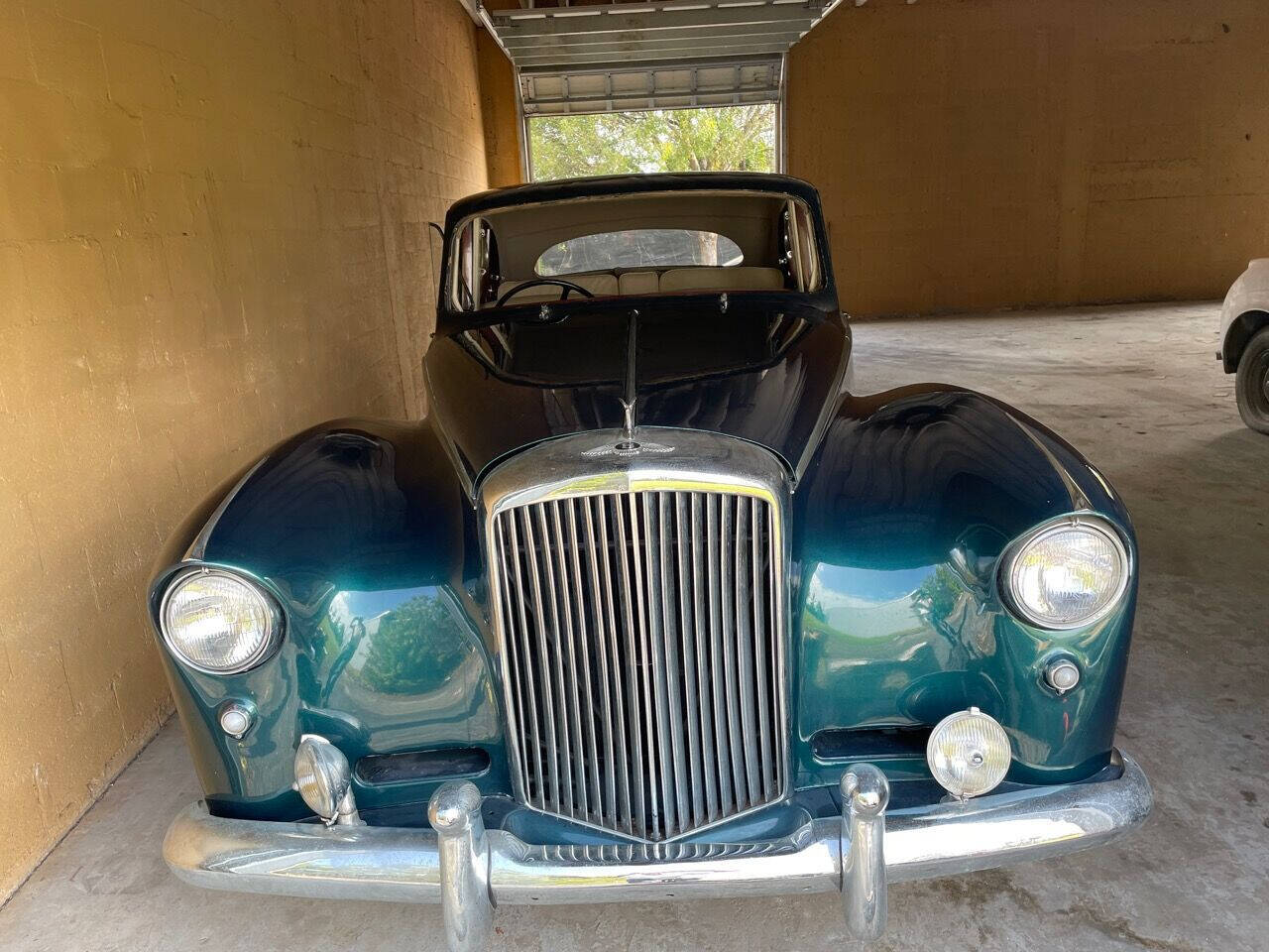 Bentley-EMPRESS-BY-HOOPER-1956-Sedan-4
