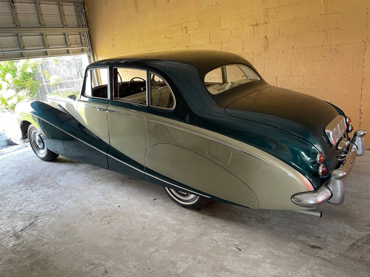 Bentley EMPRESS BY HOOPER 1956 Sedan