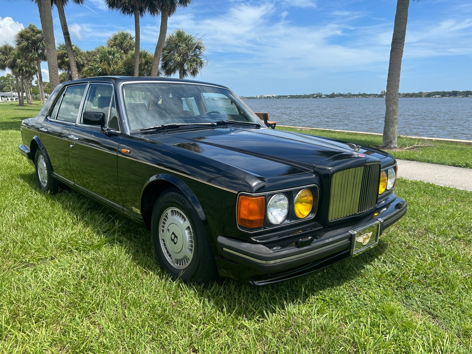 Bentley-Turbo-R-1989-Sedan-2