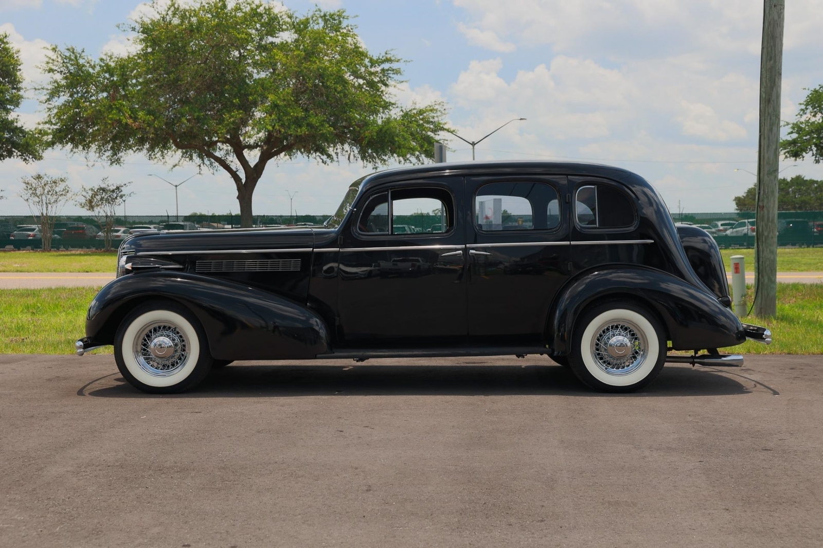 Buick-8-Limo-1937-4-Door-1