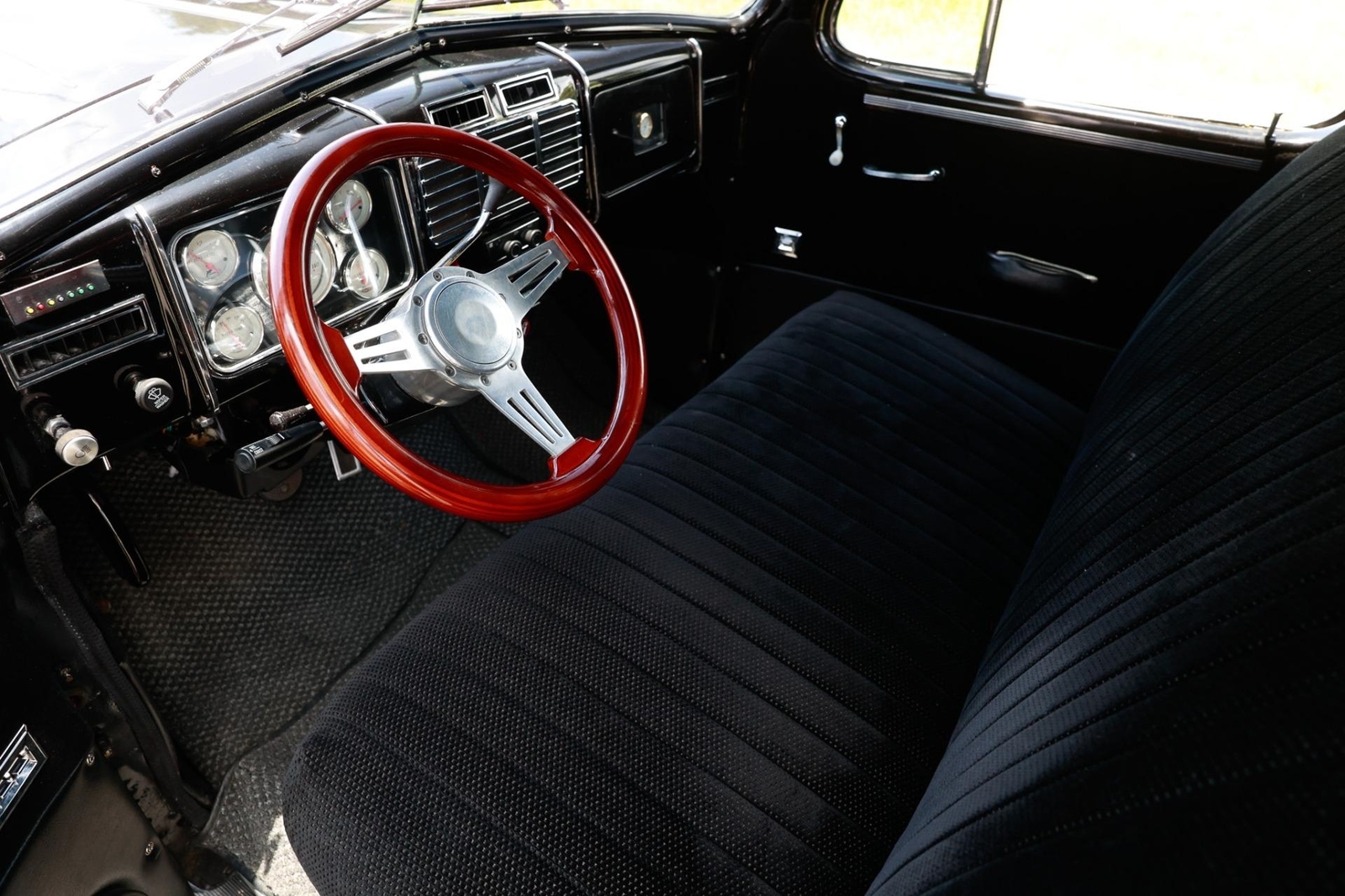 Buick-8-Limo-1937-4-Door-10