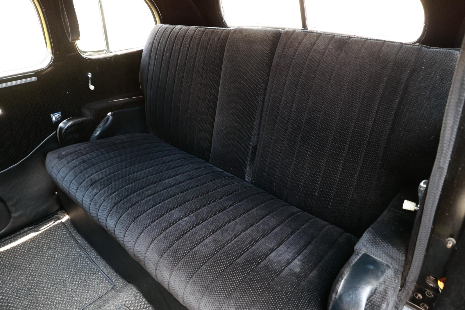 Buick-8-Limo-1937-4-Door-12