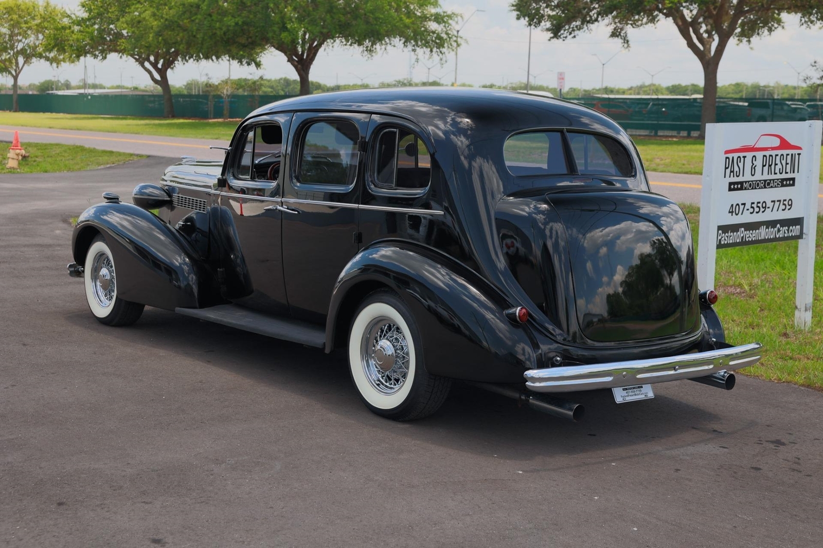 Buick-8-Limo-1937-4-Door-3