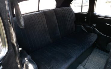Buick-8-Limo-1937-4-Door-39