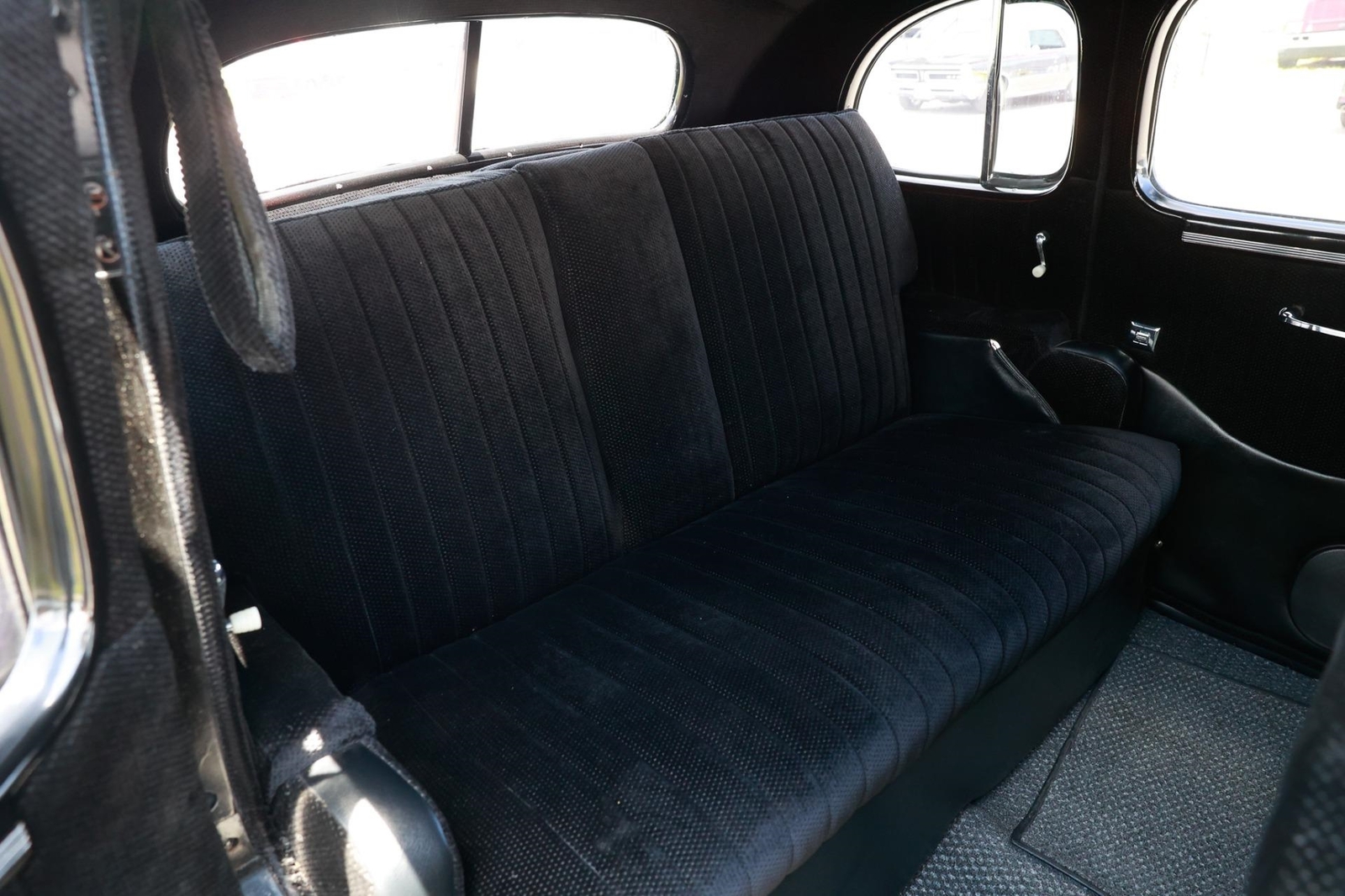 Buick-8-Limo-1937-4-Door-39