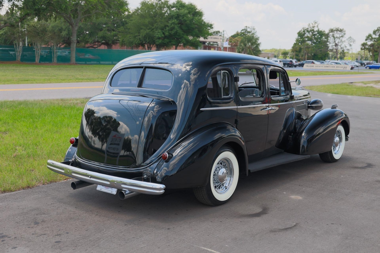 Buick-8-Limo-1937-4-Door-5