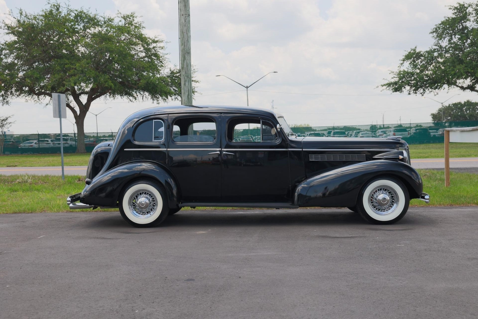 Buick-8-Limo-1937-4-Door-6