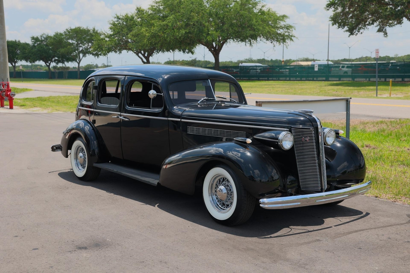 Buick-8-Limo-1937-4-Door-8