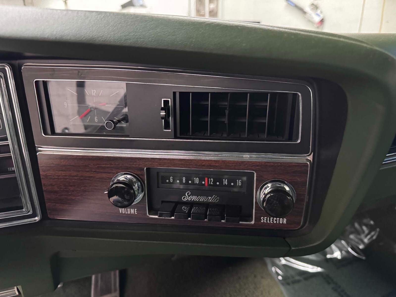Buick-Centurion-1972-Sedan-10