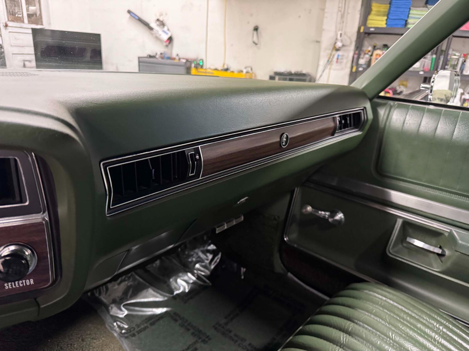 Buick-Centurion-1972-Sedan-11