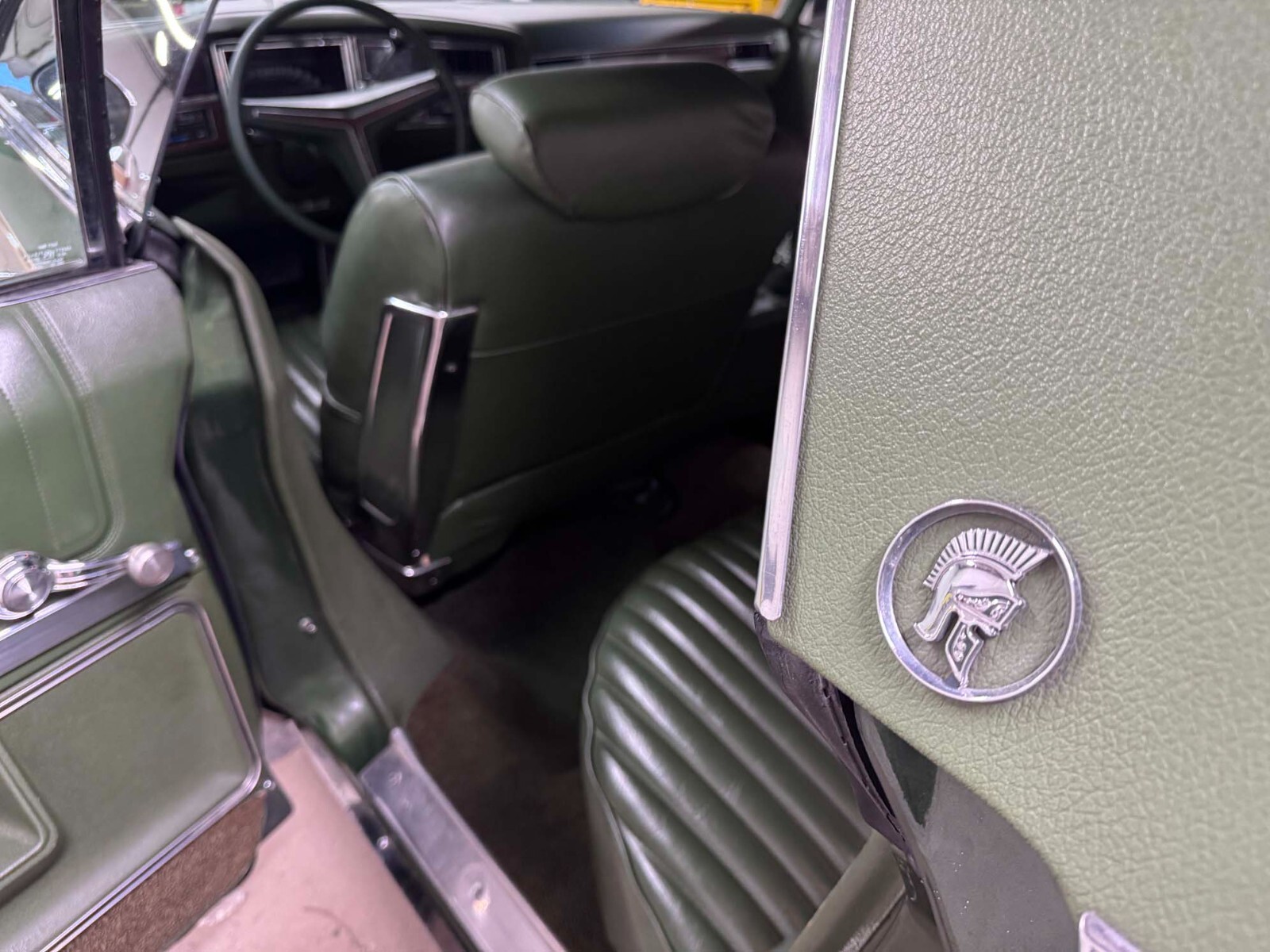 Buick-Centurion-1972-Sedan-14