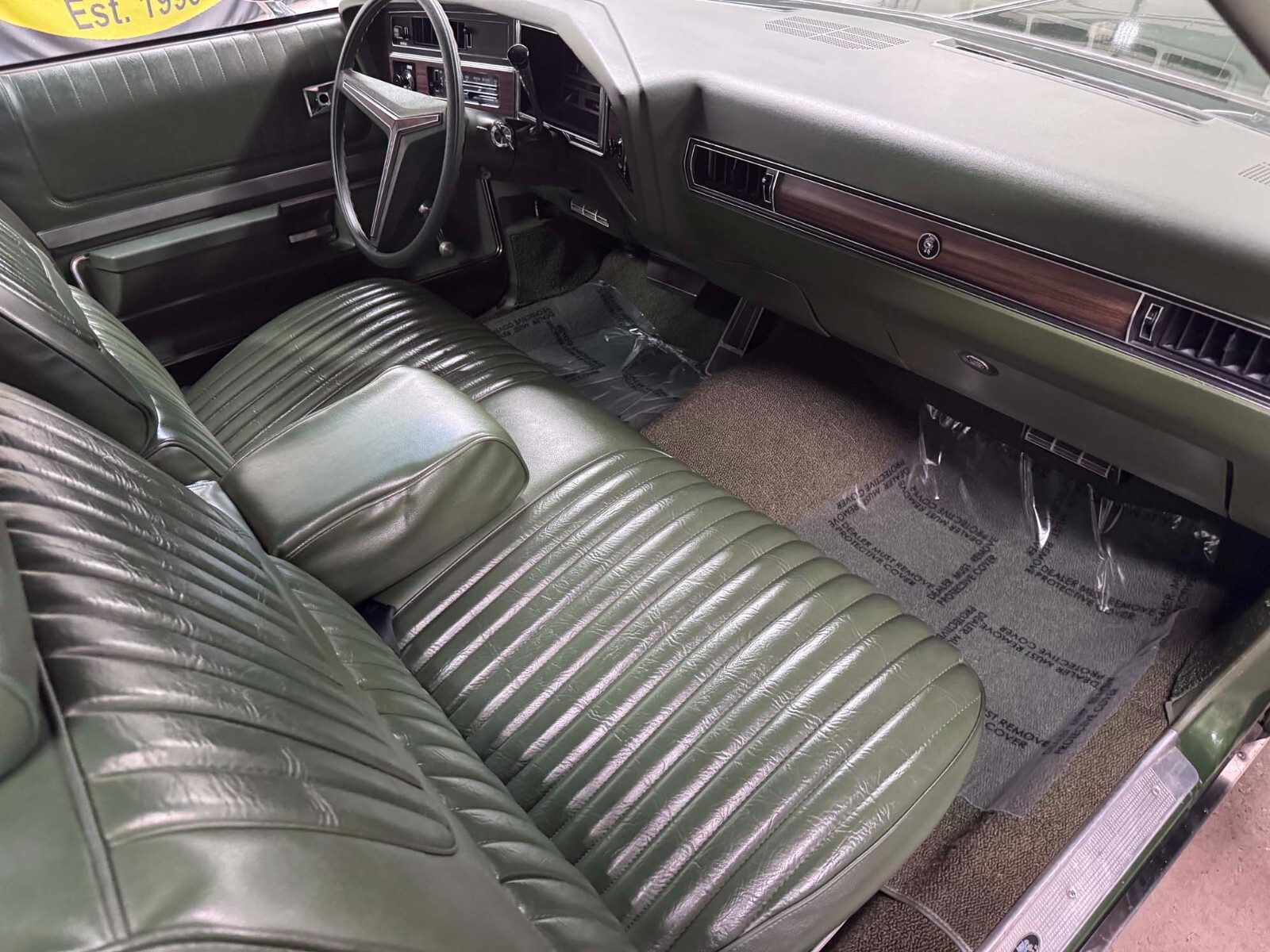 Buick-Centurion-1972-Sedan-22