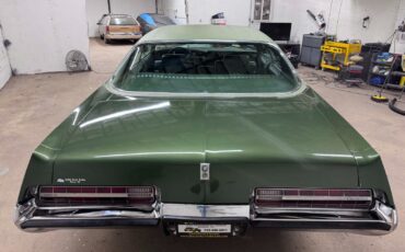 Buick-Centurion-1972-Sedan-36