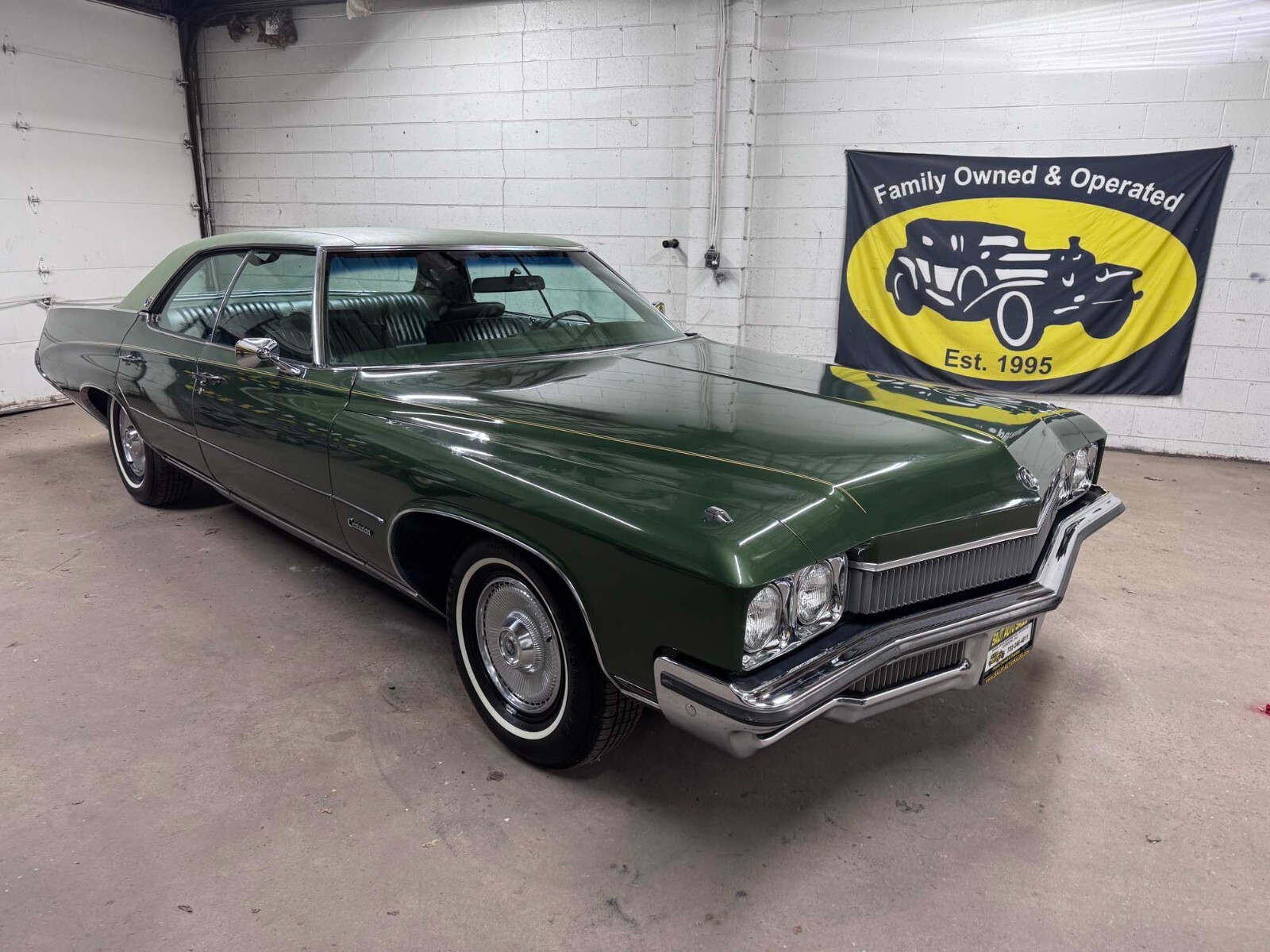 Buick-Centurion-1972-Sedan