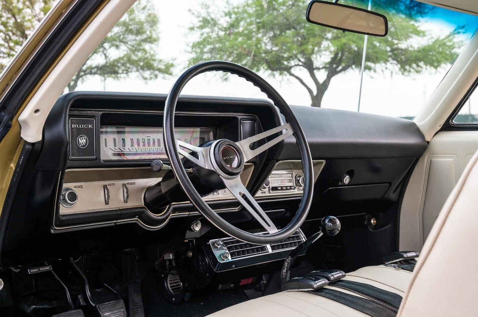Buick-GS-1968-2-Door-10