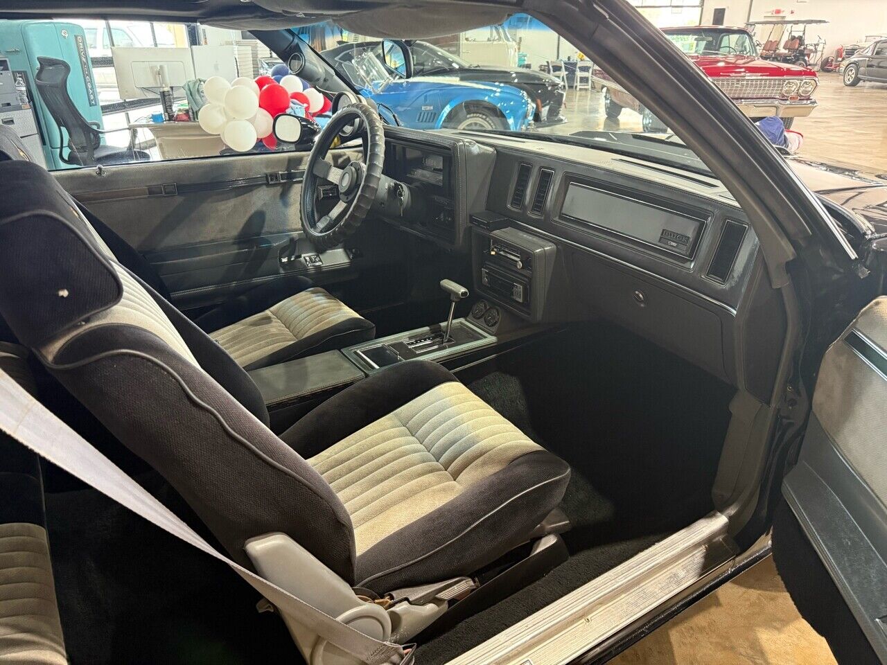 Buick-Grand-National-1987-American-Muscle-Car-26